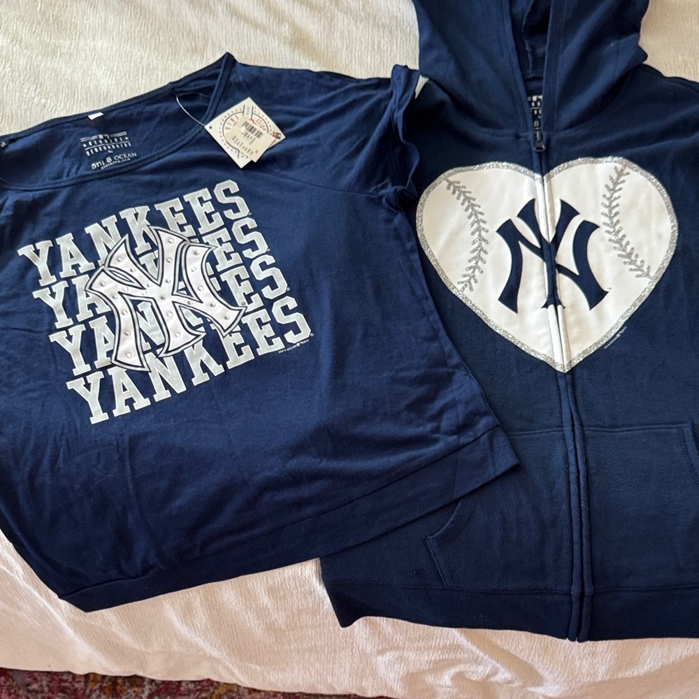 5th & Ocean Navy Yankees Top and hoodie